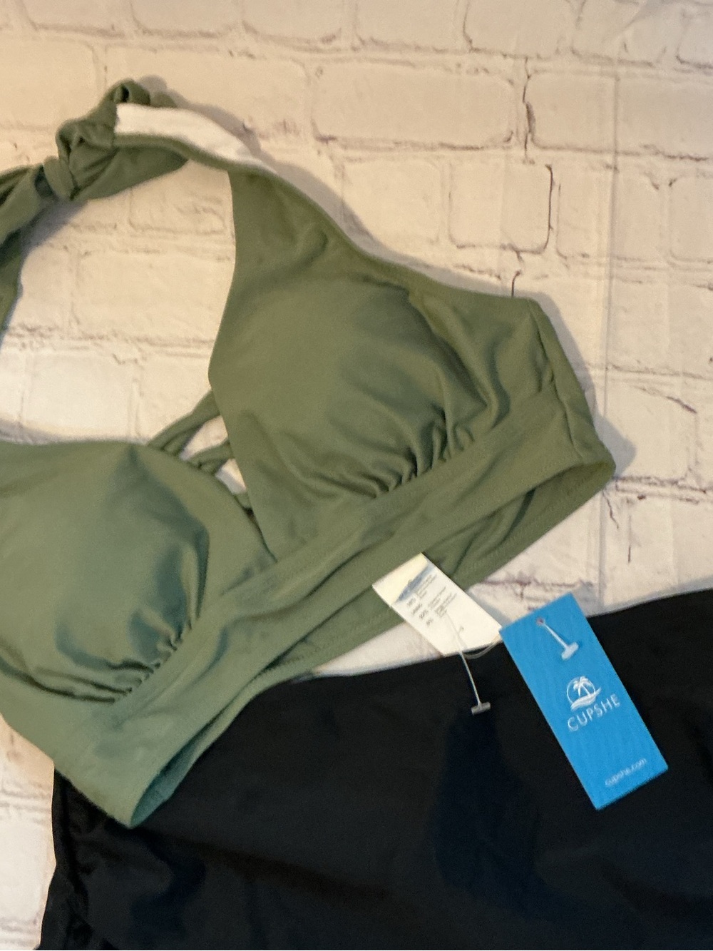 ✨ Cupshe Olive Green/Black Halter Bikini Top Swimsuit NWT Small